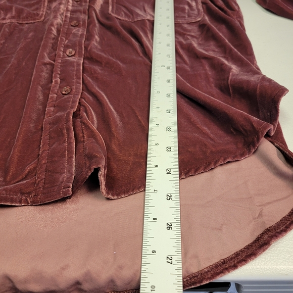 Universal Thread Women’s Long Sleeve Collared Button-Down Shirt Velvet Maroon M - Picture 5 of 6